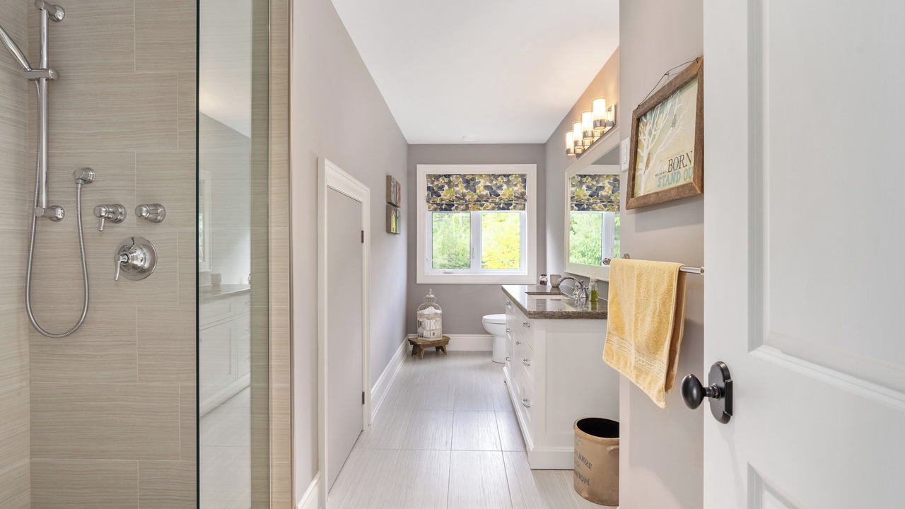 Photo of Bathroom in Oro Station