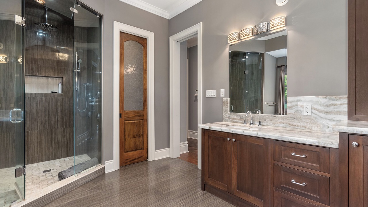 Photo of Bathroom in Oro Station