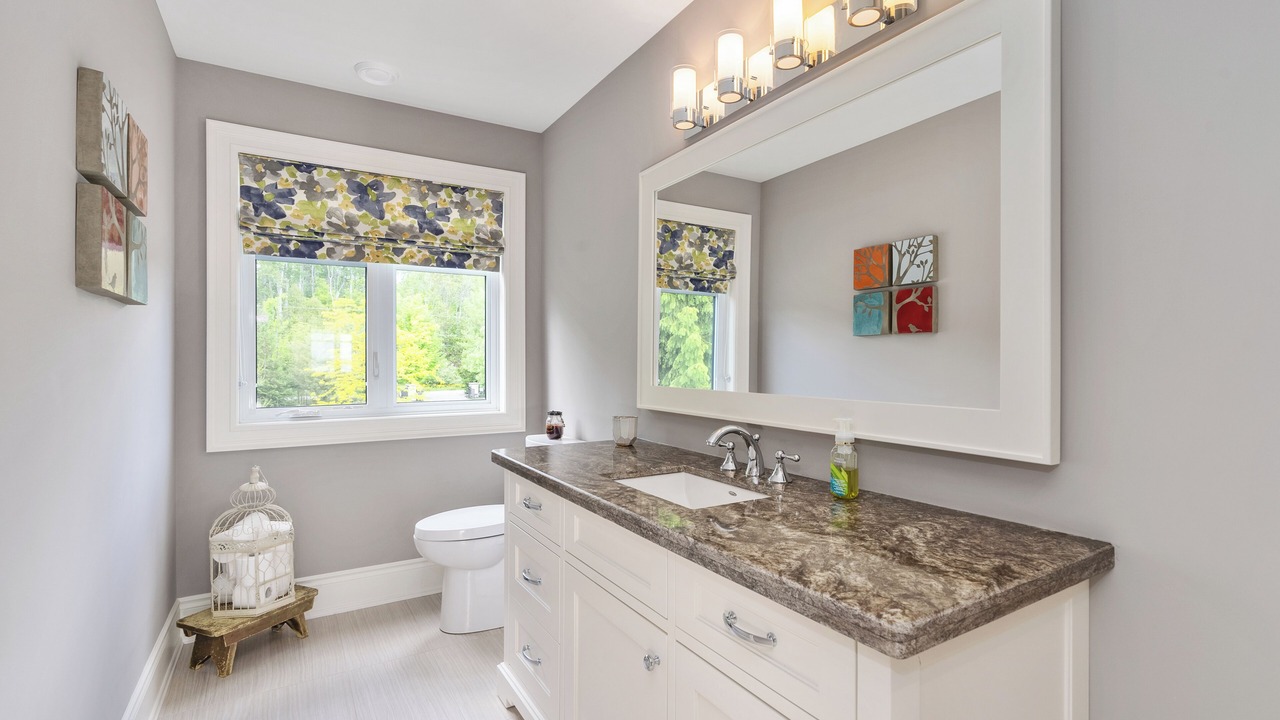 Photo of Bathroom in Oro Station