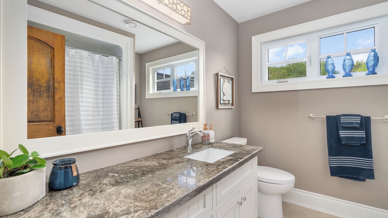 Photo of Bathroom in Oro Station