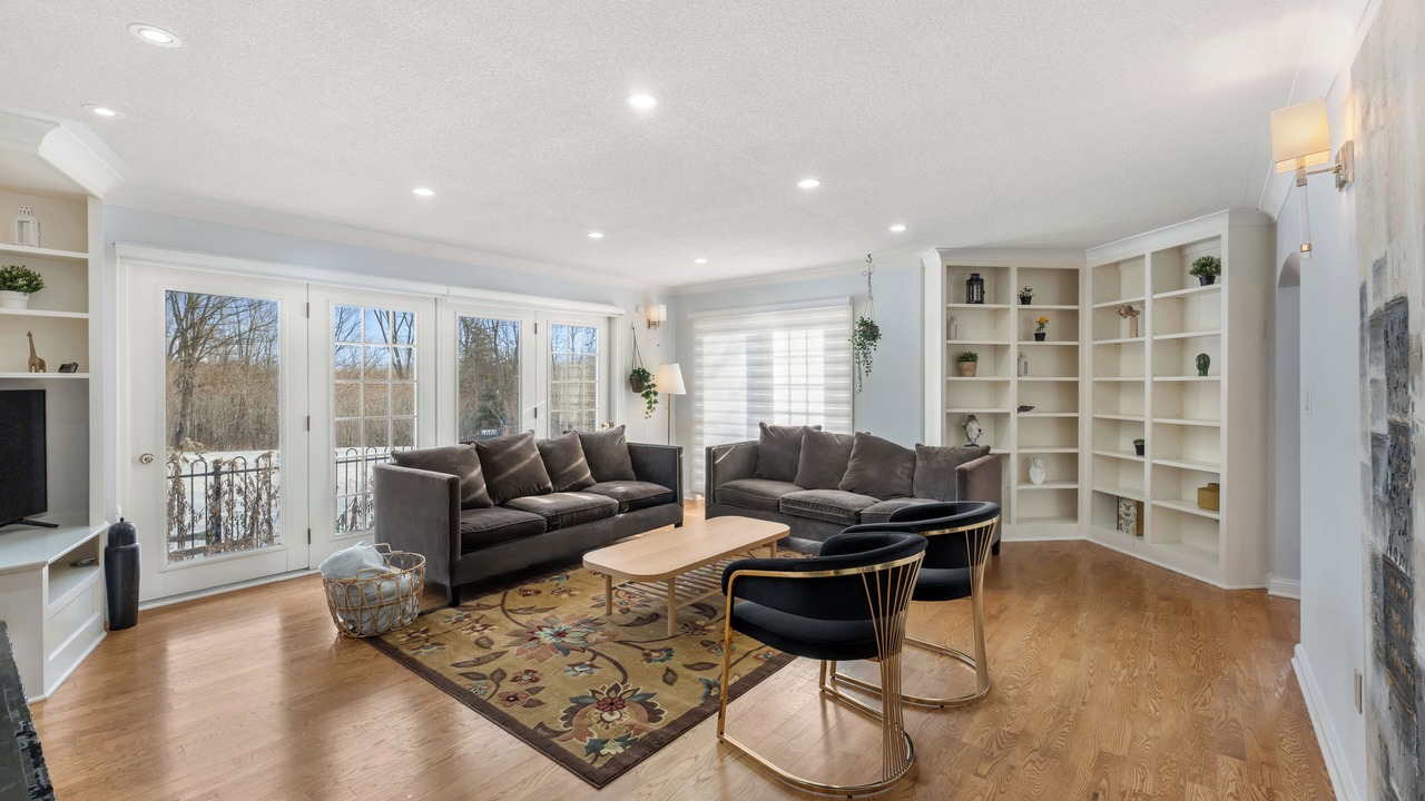 Photo of Livingroom in Central Frontenac