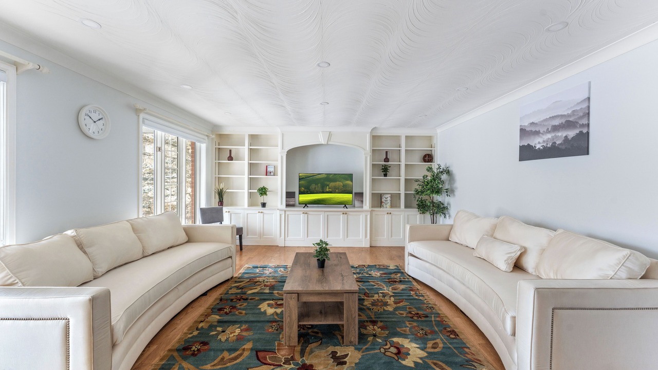 Photo of Livingroom in Central Frontenac