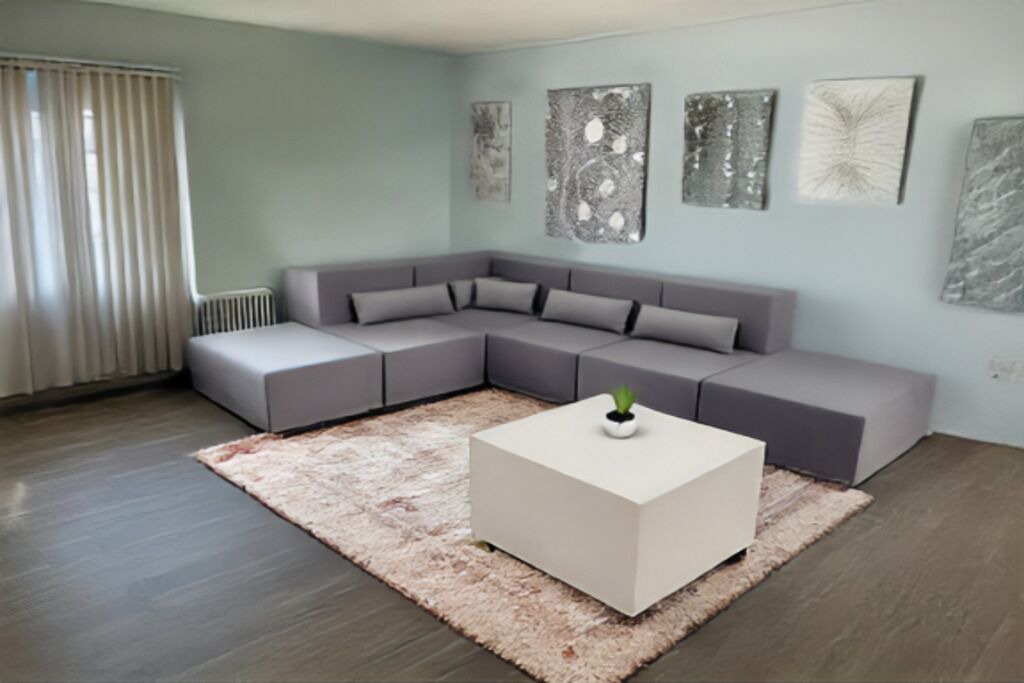 Photo of Livingroom in Thorncliffe Park