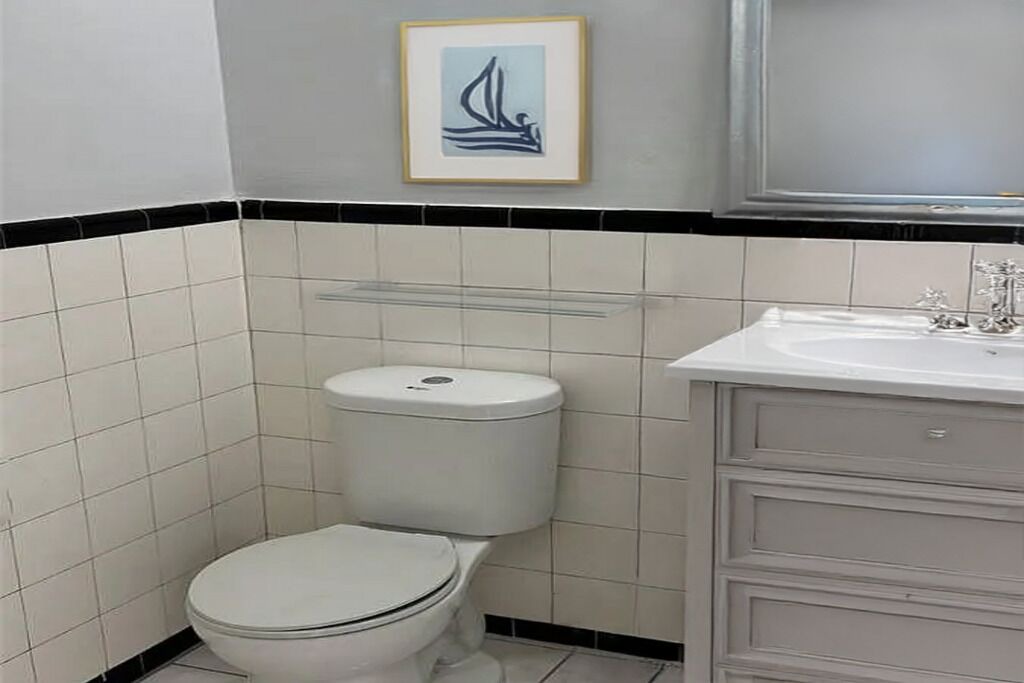 Photo of Bathroom in Thorncliffe Park