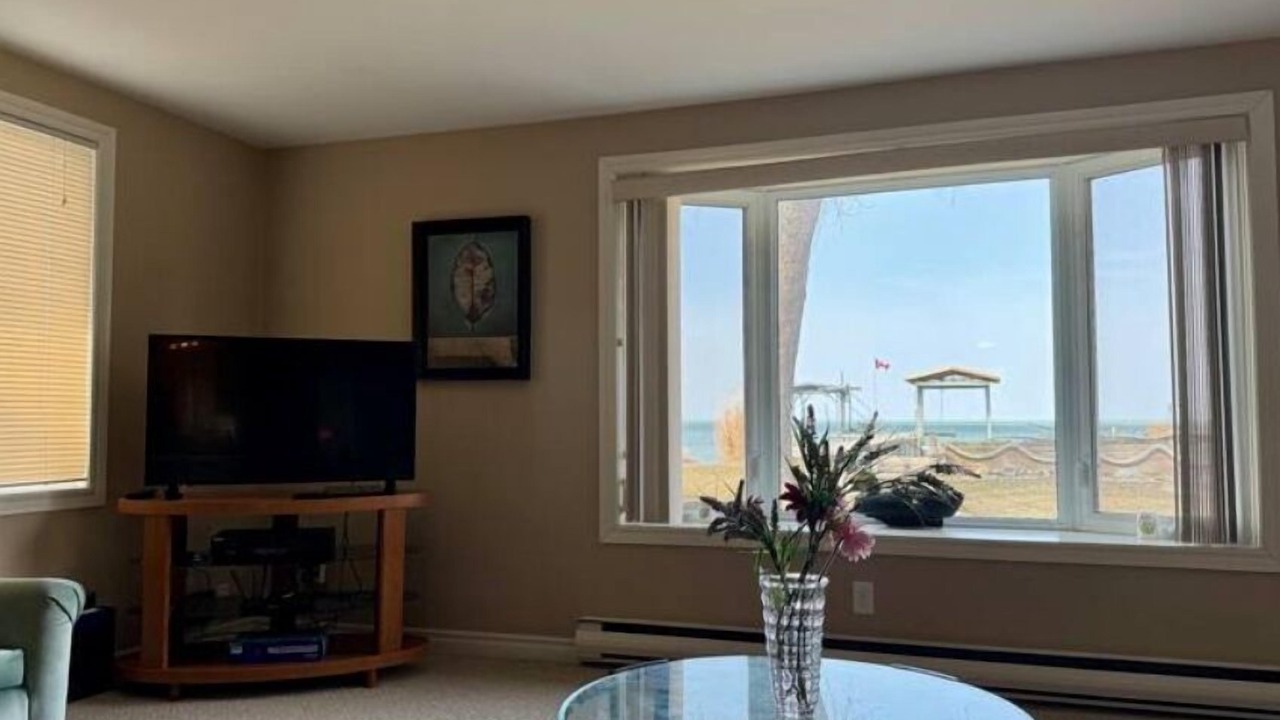 Photo of Livingroom in Lakeshore