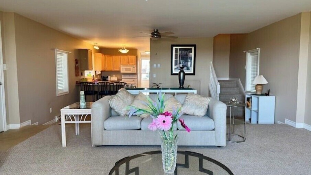 Photo of Livingroom in Lakeshore