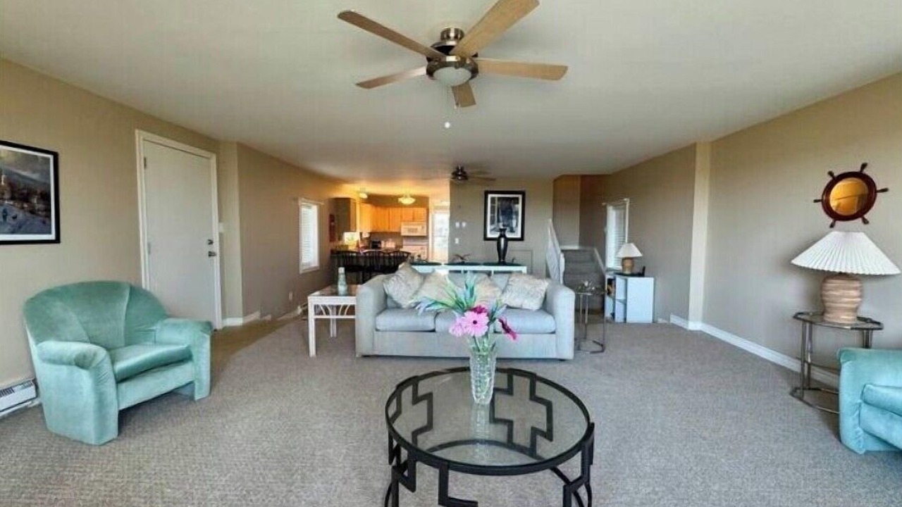Photo of Livingroom in Lakeshore
