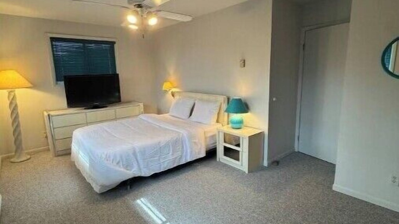 Photo of Bedroom in Lakeshore