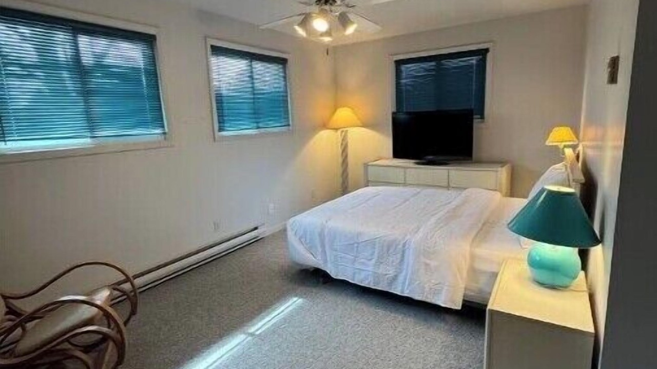 Photo of Bedroom in Lakeshore