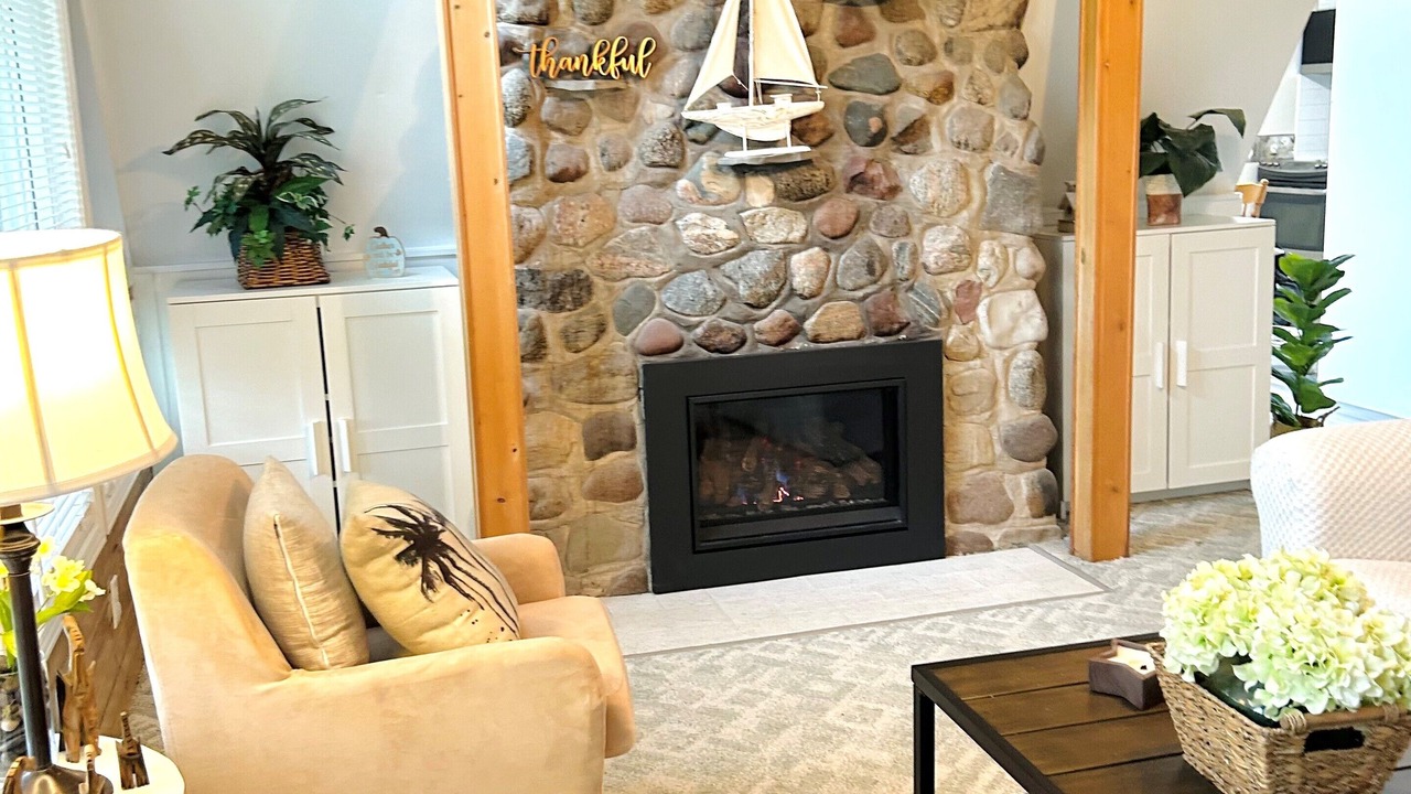 Photo of Livingroom in Plympton-Wyoming