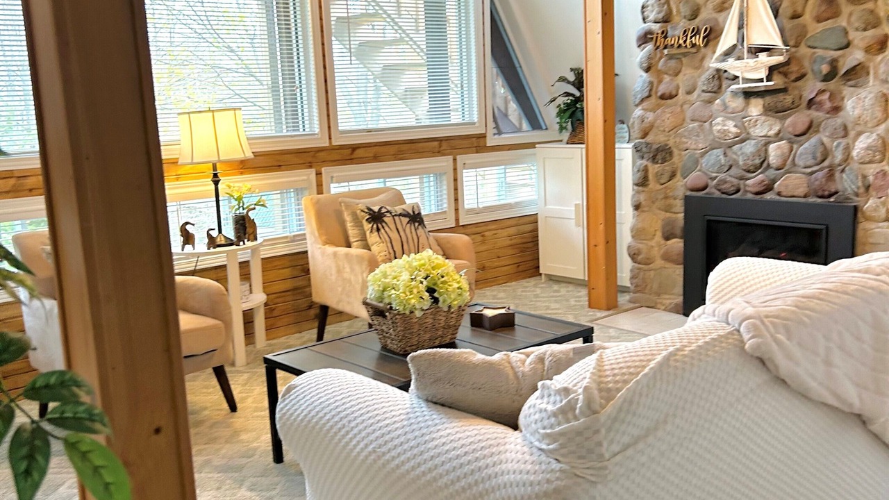 Photo of Livingroom in Plympton-Wyoming