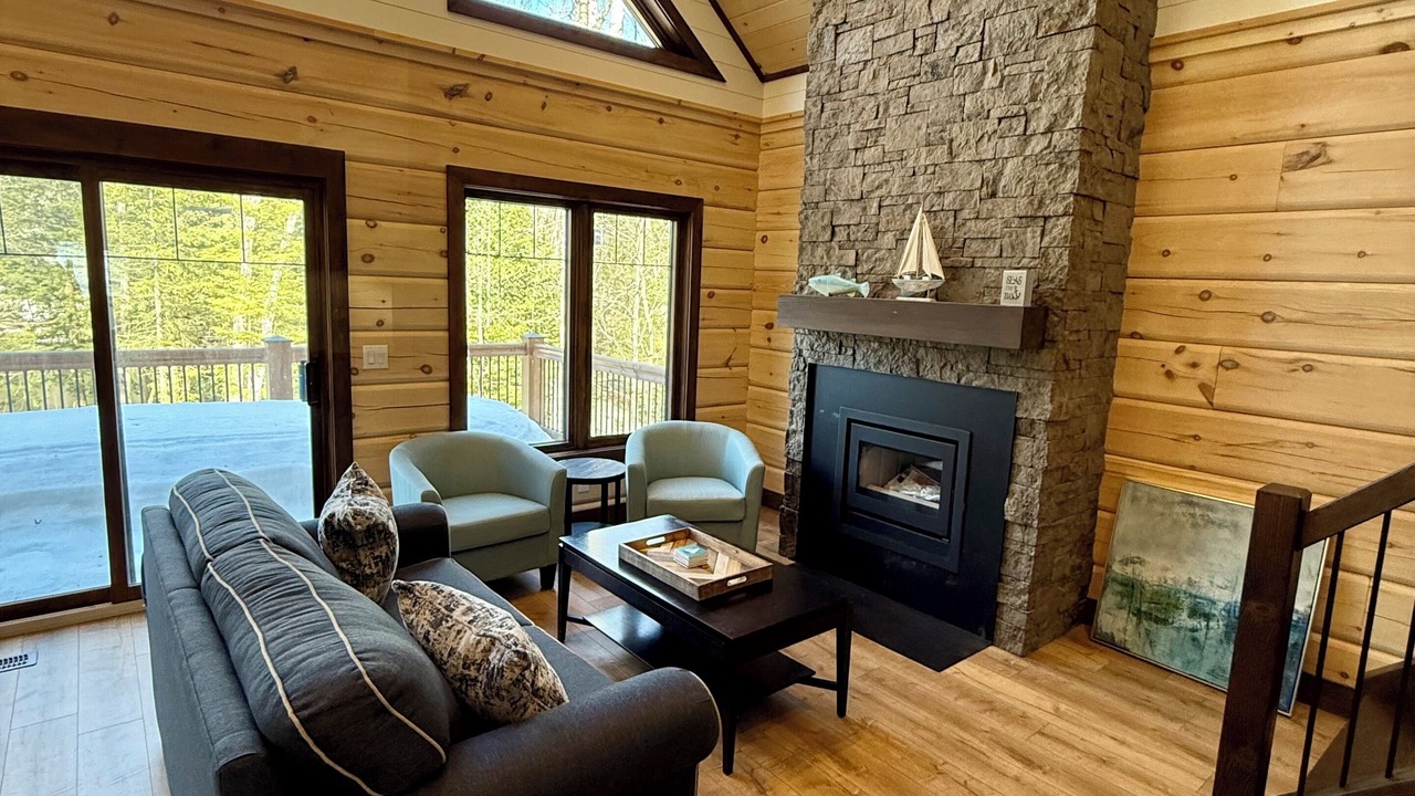Photo of Livingroom in Bracebridge