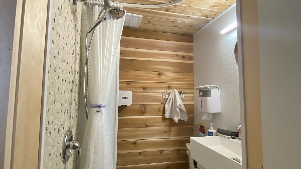 Photo of Bathroom in Waubaushene