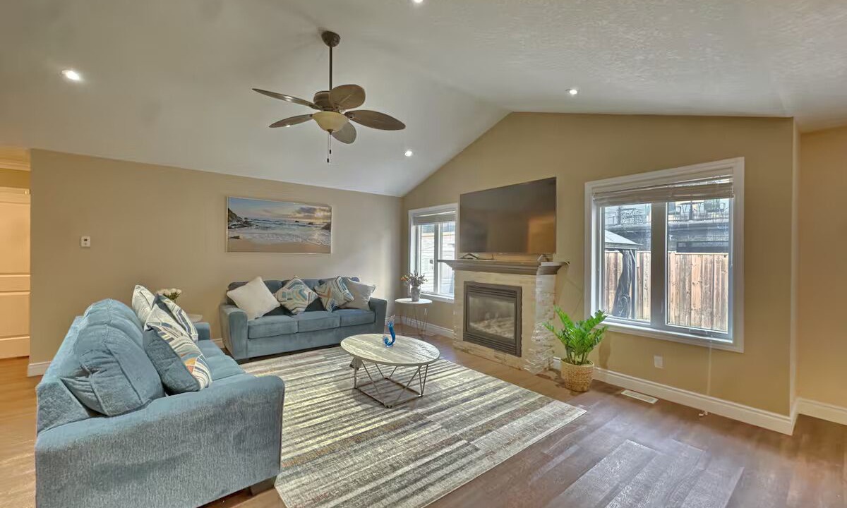Photo of Livingroom in Grand Bend
