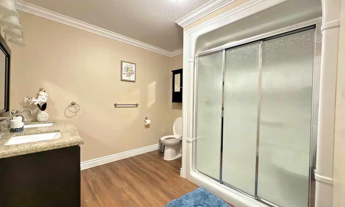 Photo of Bathroom in Grand Bend