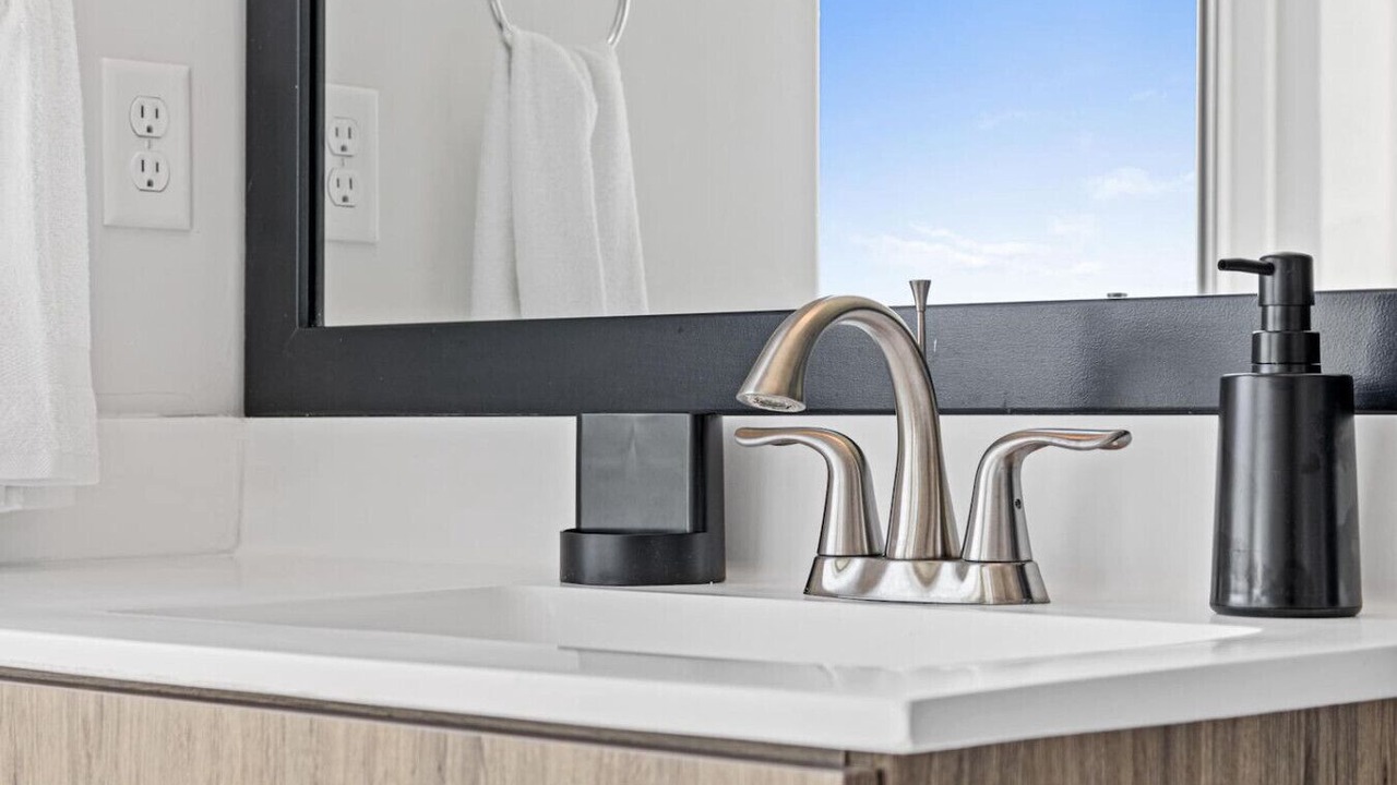Photo of Bathroom in Lyn-Lake