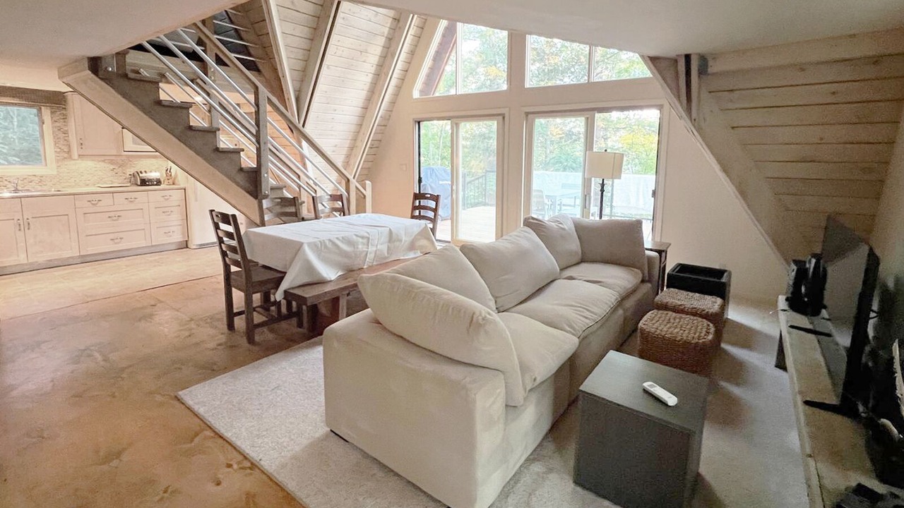 Photo of Livingroom in Georgian Bay