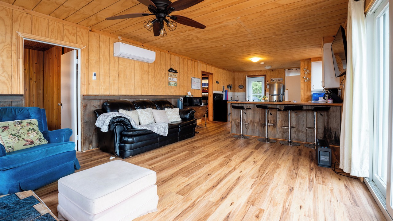 Photo of Livingroom in Long Point