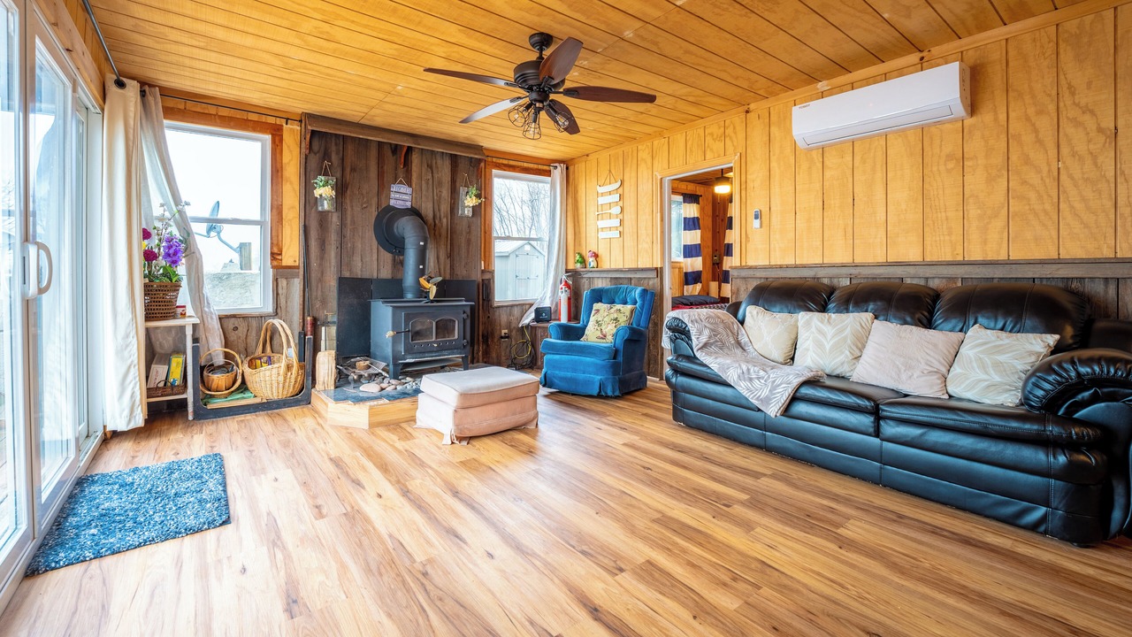 Photo of Livingroom in Long Point
