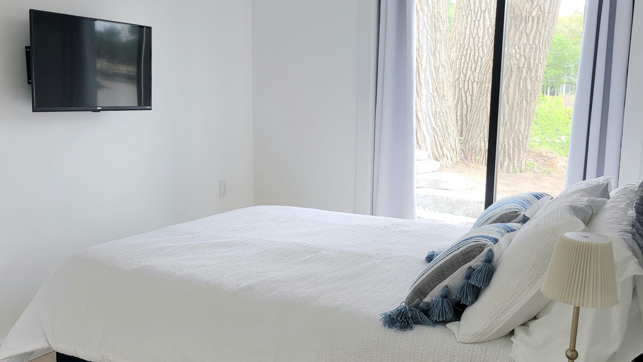 Photo of Bedroom in Grand Bend