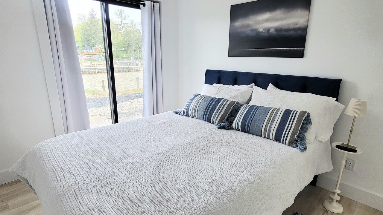 Photo of Bedroom in Grand Bend