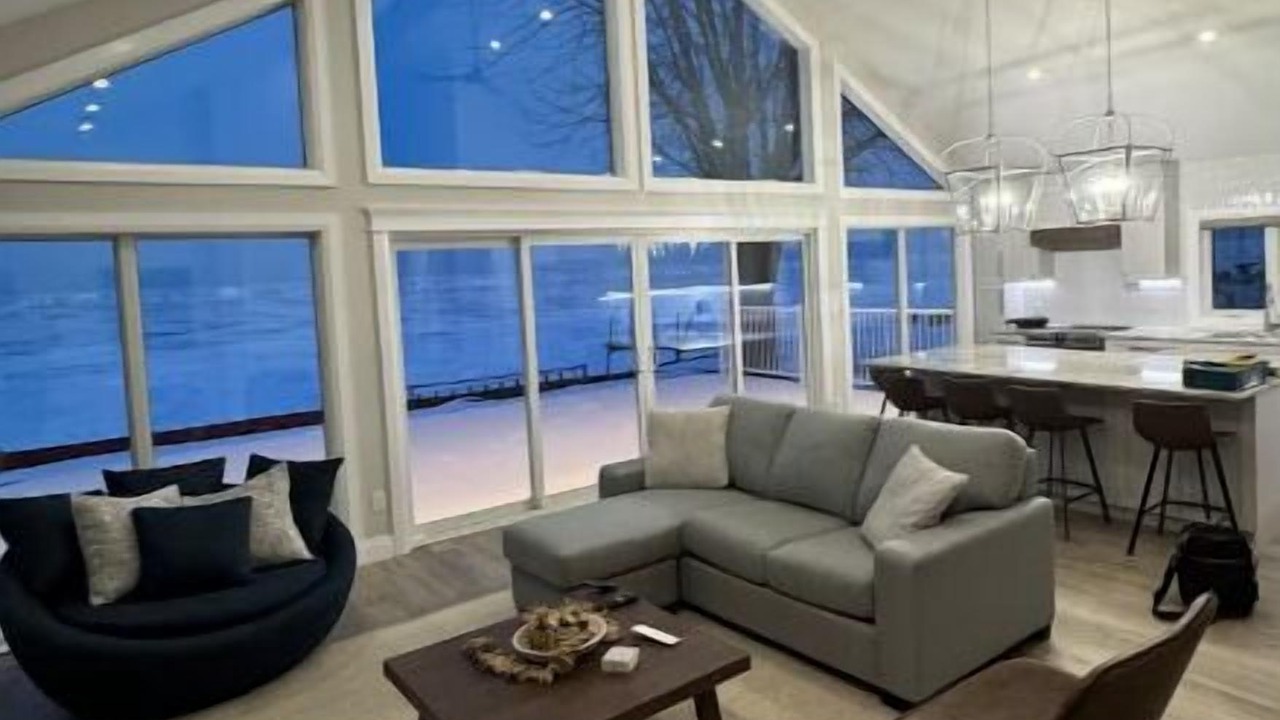 Photo of Livingroom in Lakeshore