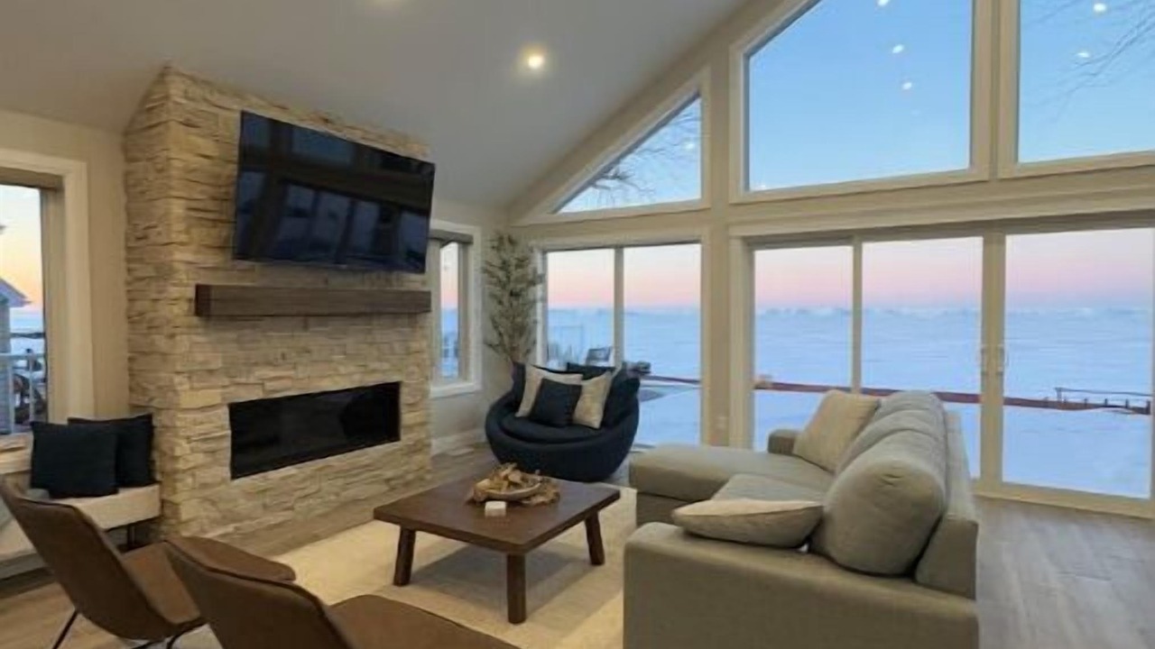 Photo of Livingroom in Lakeshore