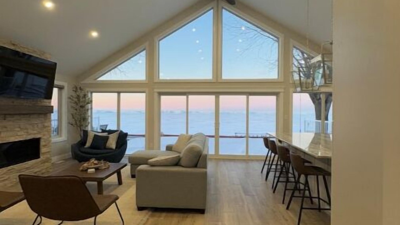 Photo of Livingroom in Lakeshore