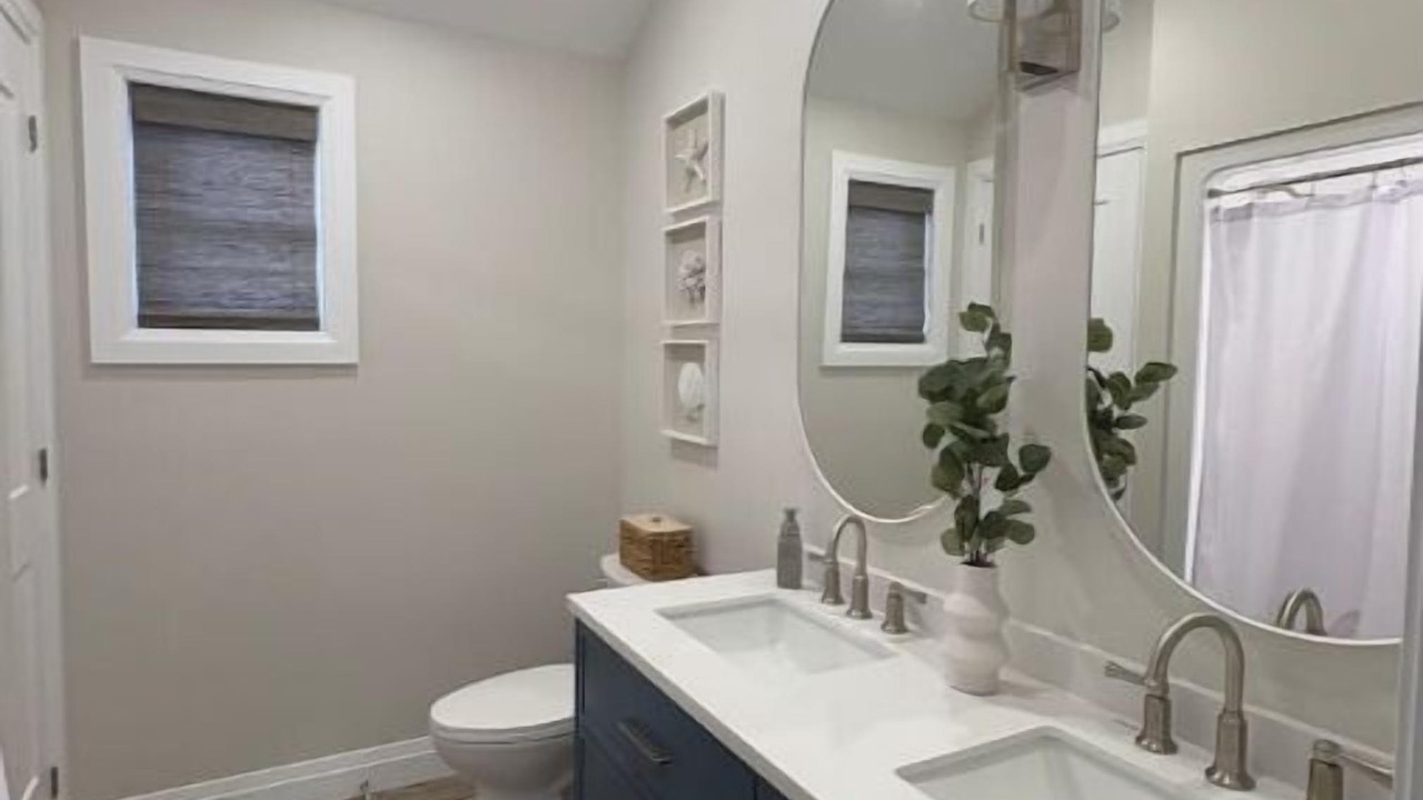 Photo of Bathroom in Lakeshore