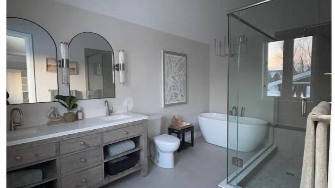 Photo of Bathroom in Lakeshore