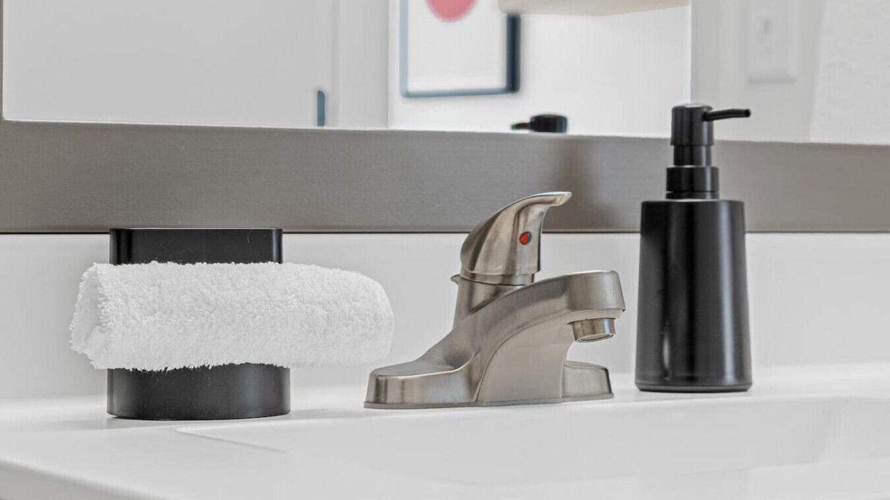 Photo of Bathroom in Lyn-Lake