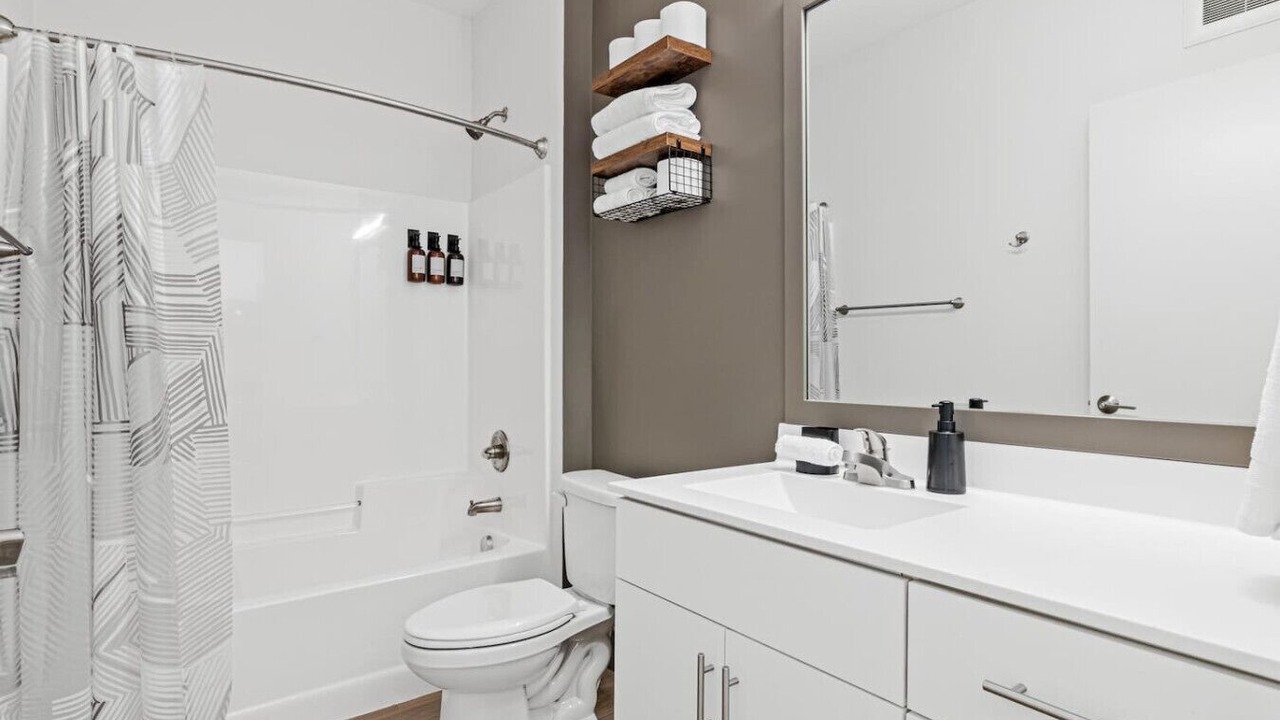 Photo of Bathroom in Lyn-Lake