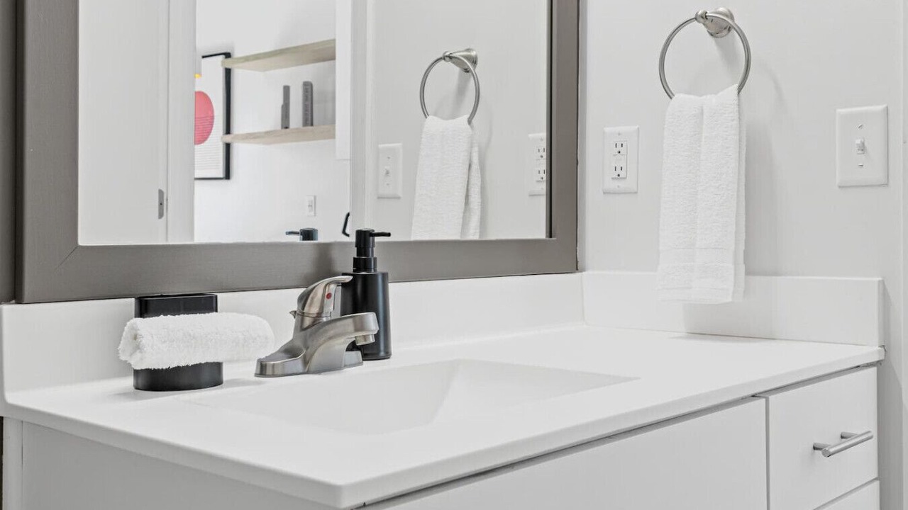 Photo of Bathroom in Lyn-Lake