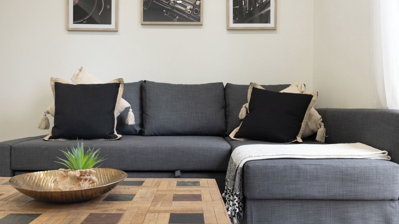Photo of Livingroom in East Credit
