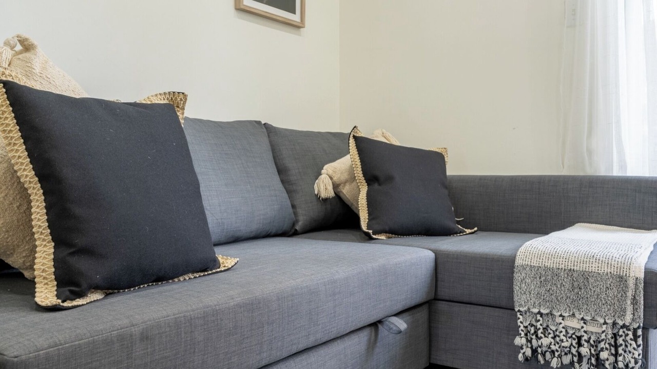 Photo of Livingroom in East Credit