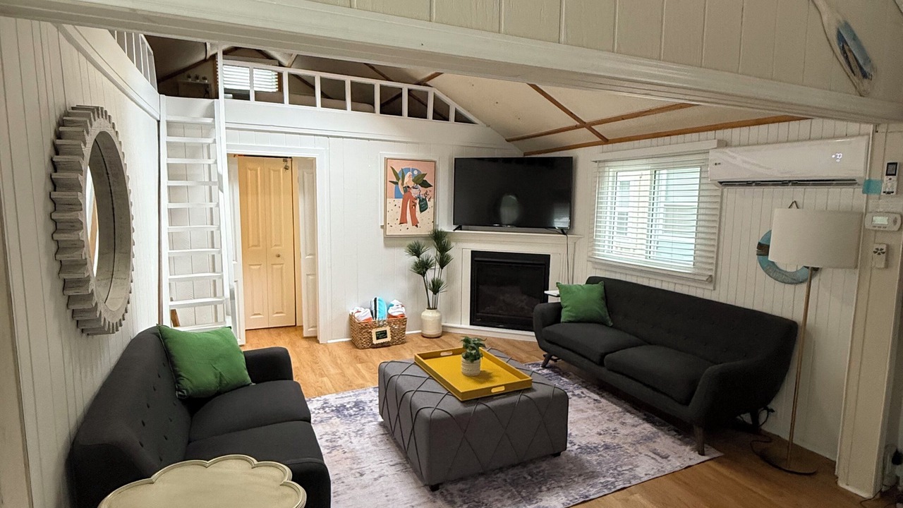 Photo of Livingroom in Grand Bend