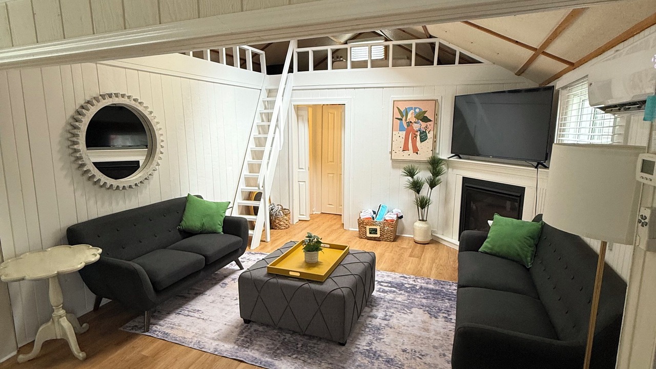 Photo of Livingroom in Grand Bend