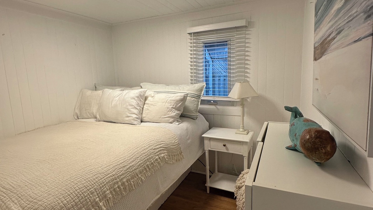 Photo of Bedroom in Grand Bend