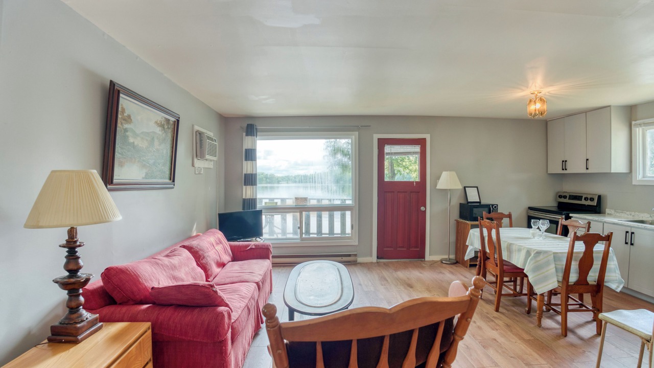 Photo of Livingroom in Frontenac