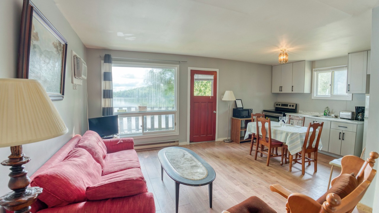 Photo of Livingroom in Frontenac