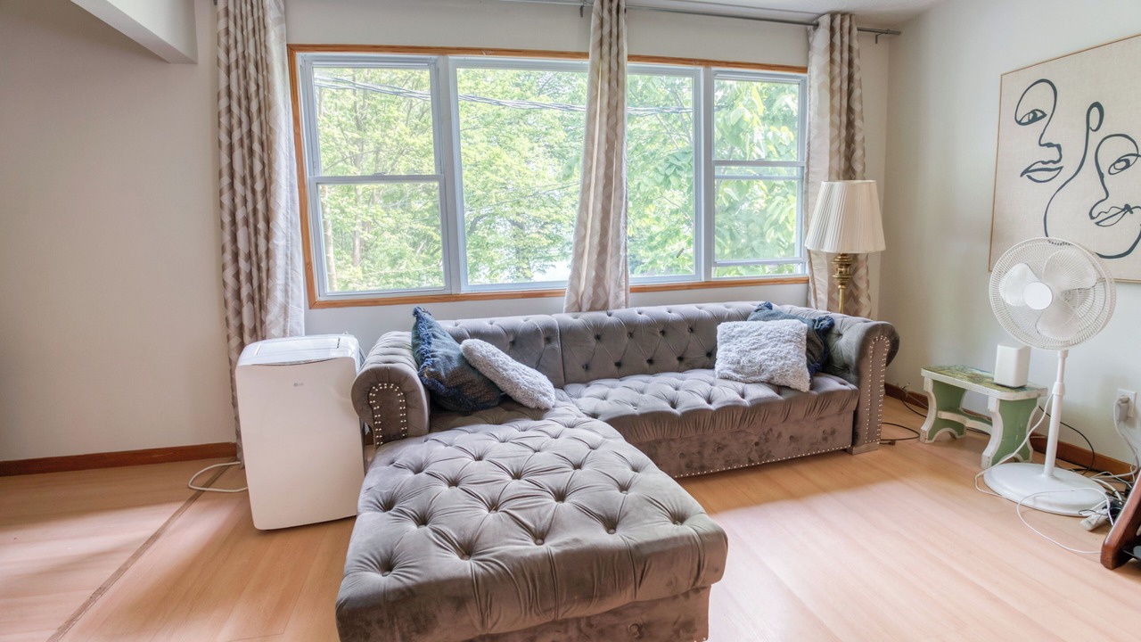 Photo of Livingroom in Frontenac