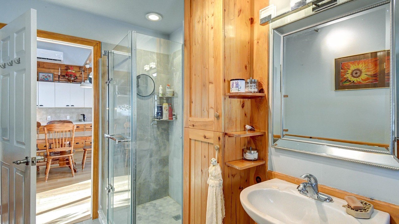 Photo of Bathroom in Marmora and Lake