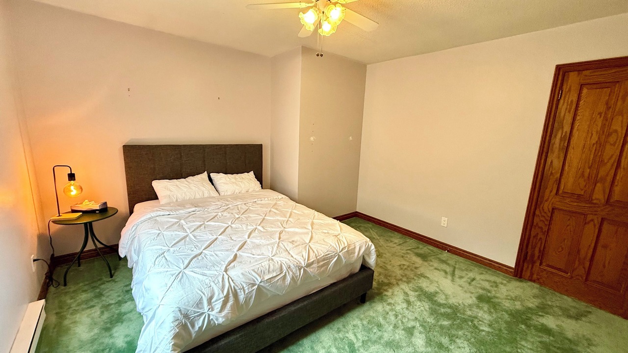Photo of Bedroom in Mono