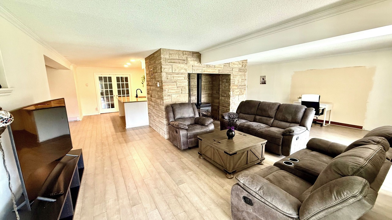 Photo of Livingroom in Mono