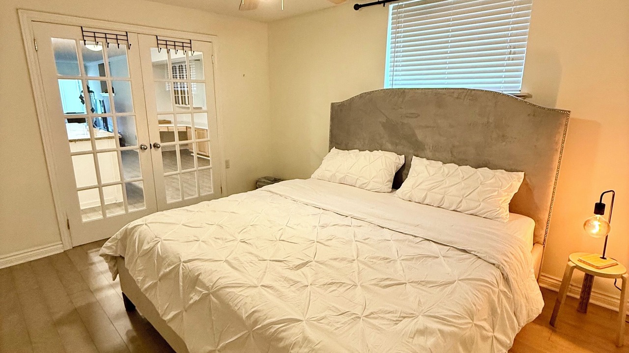 Photo of Bedroom in Mono