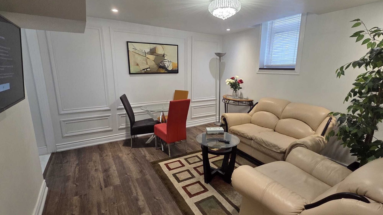 Photo of Livingroom in Hurontario