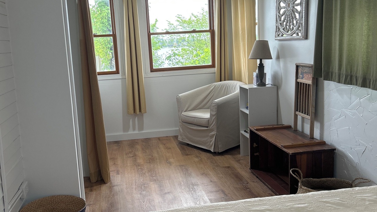 Photo of Bedroom in Maple Lake