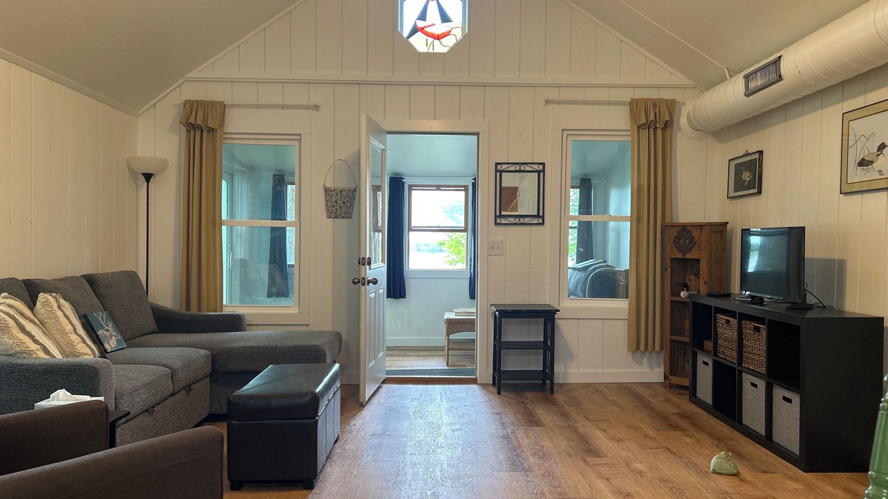 Photo of Livingroom in Maple Lake
