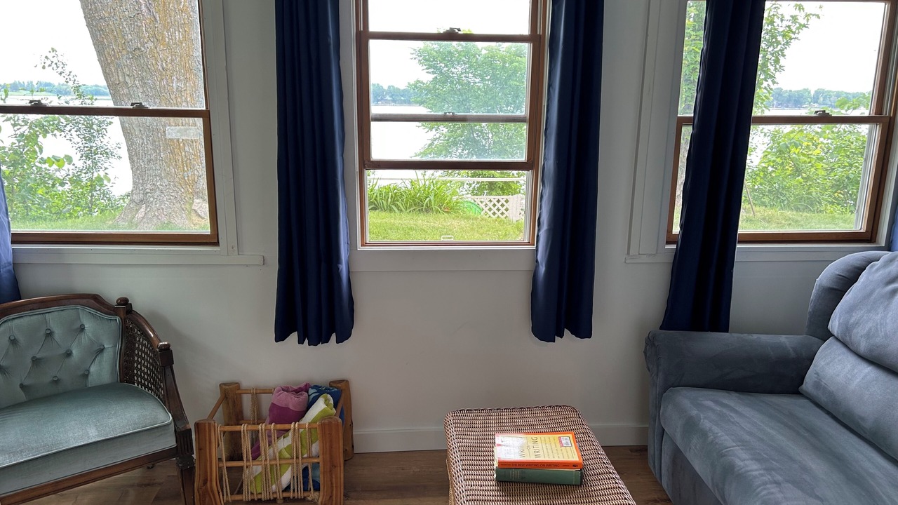 Photo of Livingroom in Maple Lake