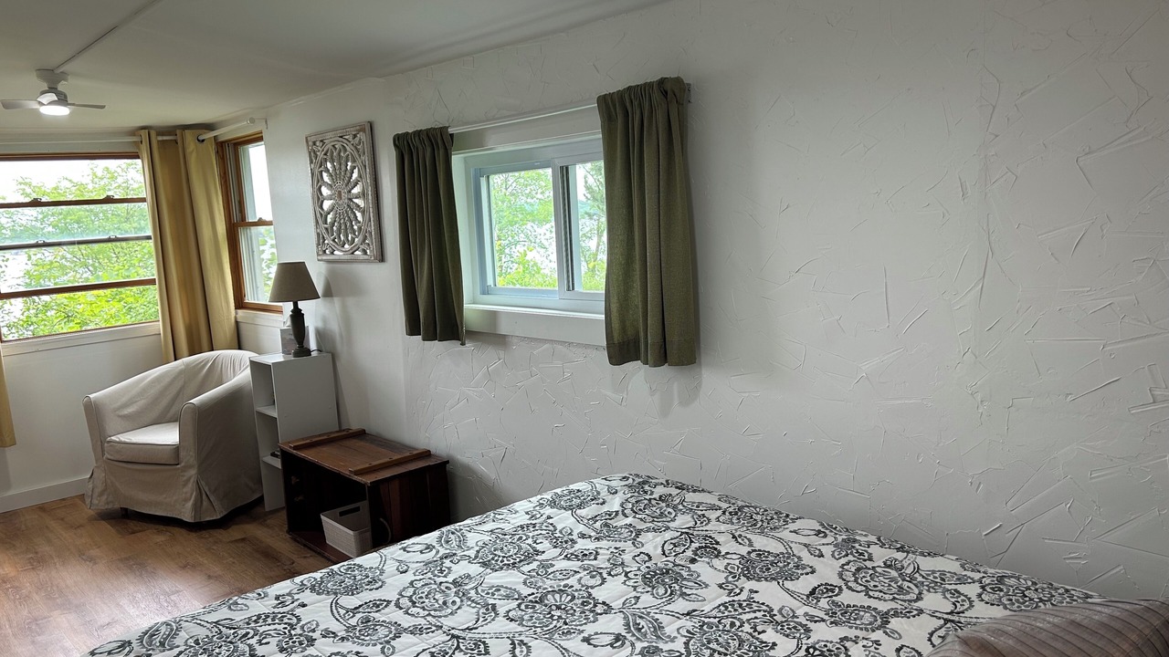 Photo of Bedroom in Maple Lake
